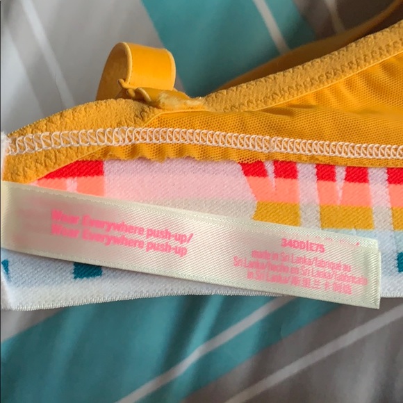 VS PINK Wear Everywhere push up bra - Picture 3 of 3